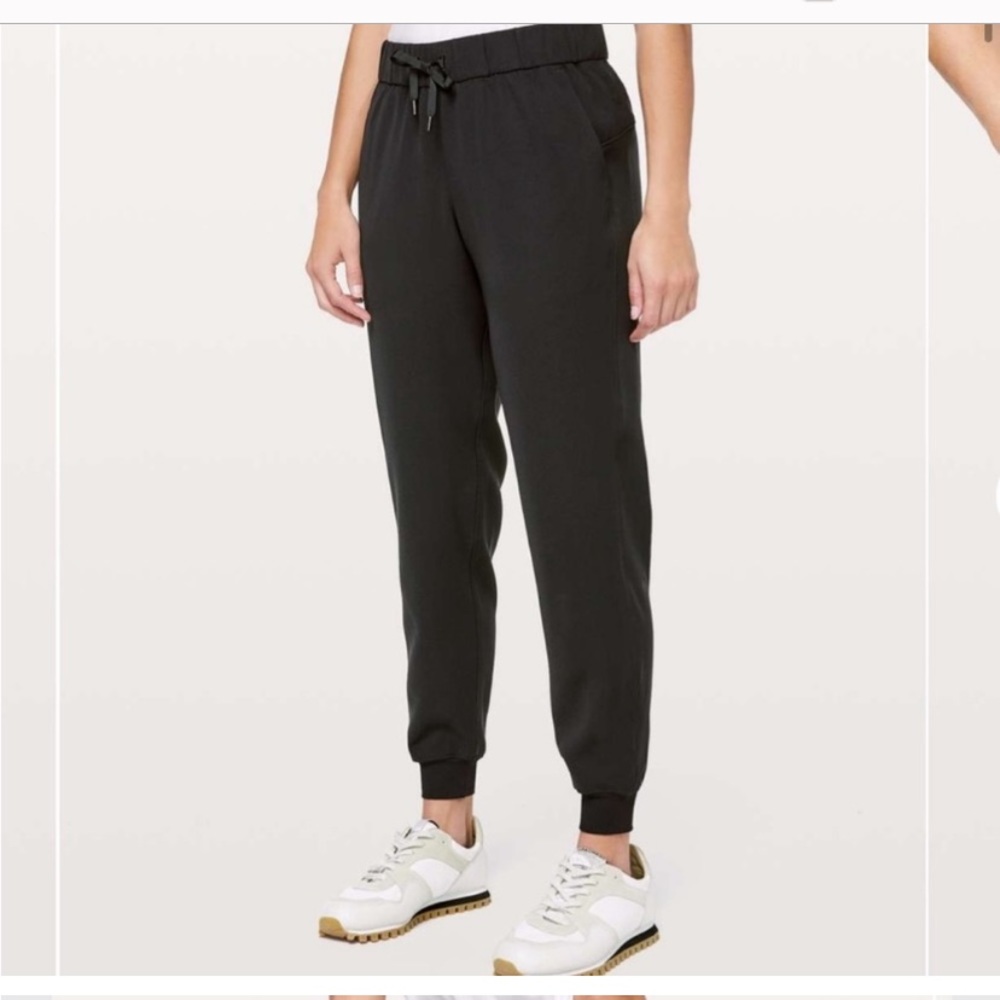 Lululemon on the fly black joggers women’s size 8